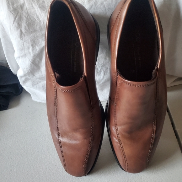 Ecco Men\'s slip on  dress shoes size 8-8.5. main image 4